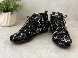 Think! Black White Floral Pony Hair Leather Ankle Boots Shoes size 9